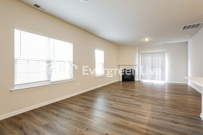 Building Photo - now