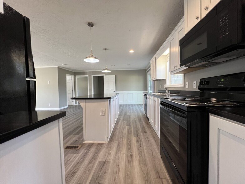 Building Photo - 158 Sugar Maple Dr