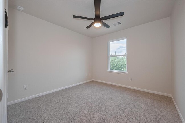 Building Photo - 16360 Oakside Hollow Ln