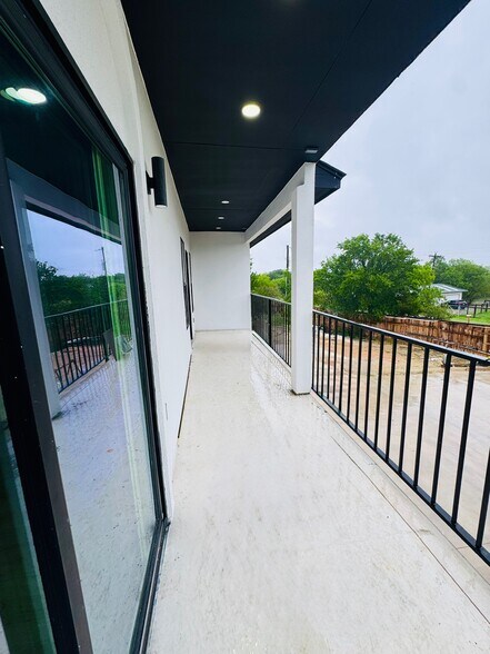 Building Photo - 387 Old Lockhart Rd