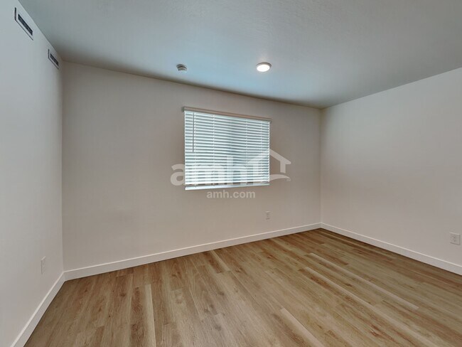 Building Photo - 12535 W Flynn Ln