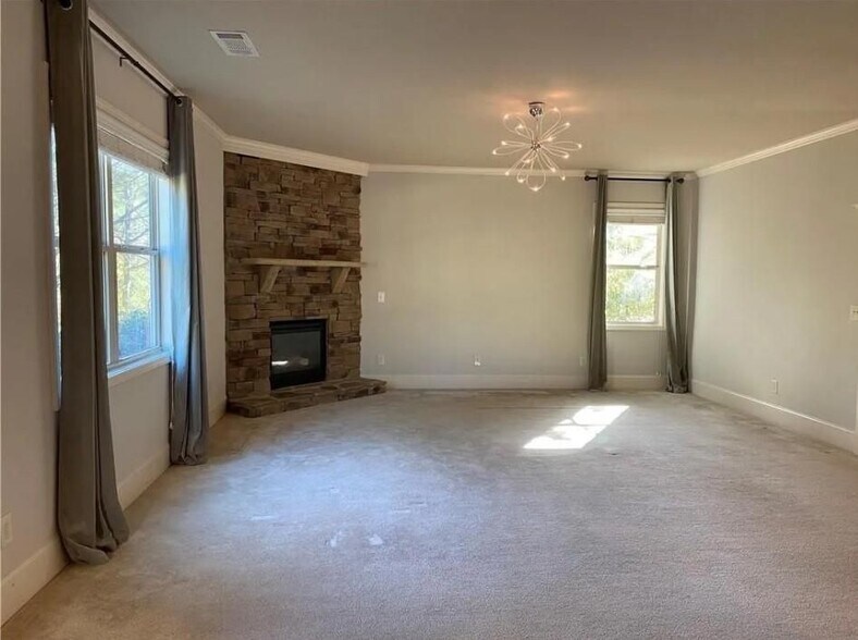 Building Photo - 1030 Delo Ln