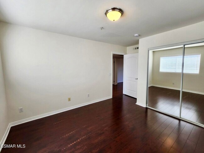 Building Photo - 13525 Vanowen St