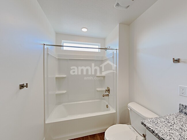 Building Photo - 1318 E White St