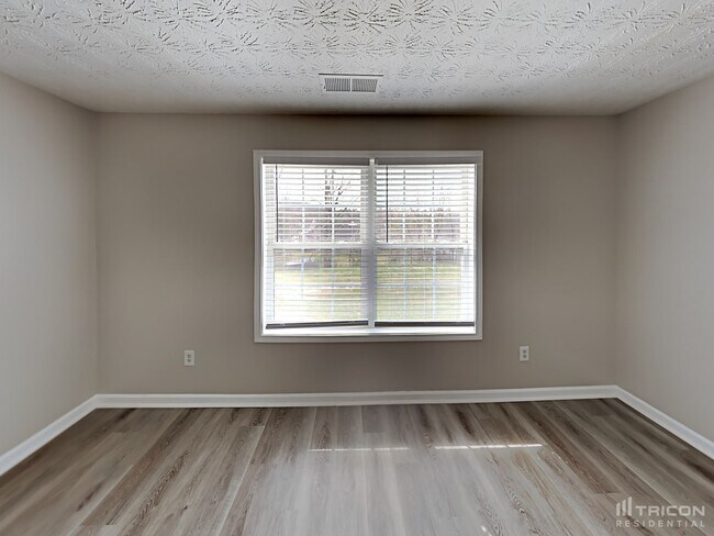 Building Photo - 404 Deer Run Ln