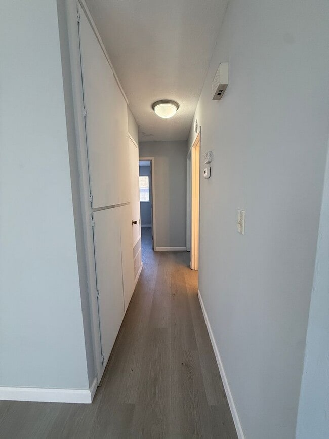 Building Photo - 2 bedroom / 1 bath