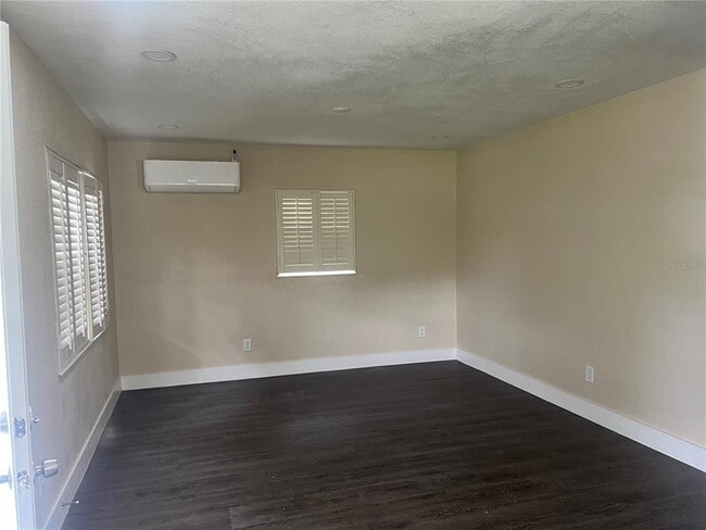 Building Photo - 3616 E Shadowlawn Ave