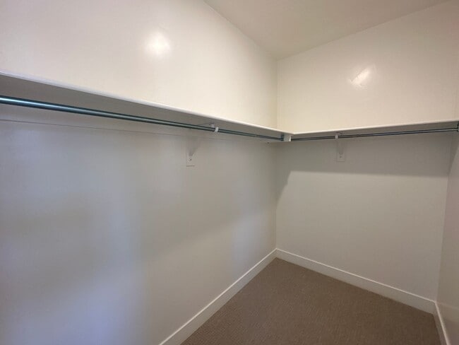 Building Photo - 3 bed plus office / 2.5 bath / 3 car Singl...