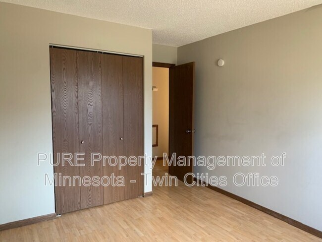 Building Photo - 1696 Pleasant St Apt C