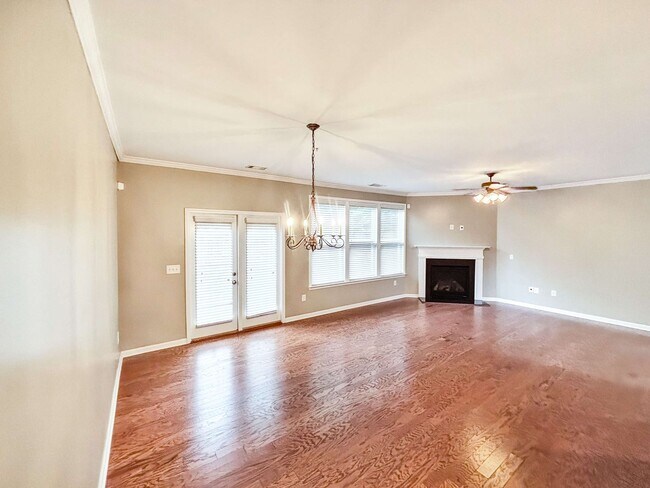 Building Photo - End Unit Townhome - 3BR, 2.5BA with Garage