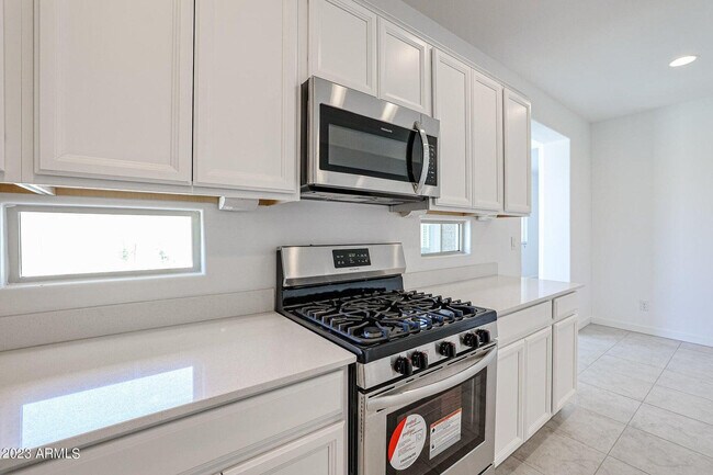 Building Photo - 16554 W Questa Dr