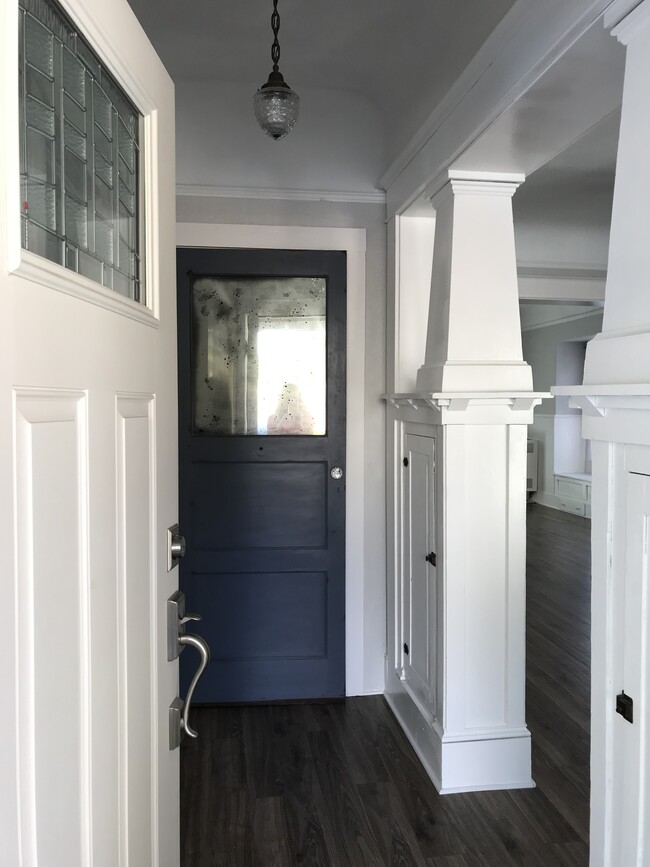 Building Photo - 456 Linden Ave