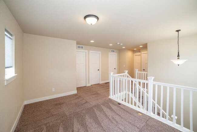 Building Photo - Bright & Spacious 3 Bed + Loft | 3-Car Garage in North Fort Collins