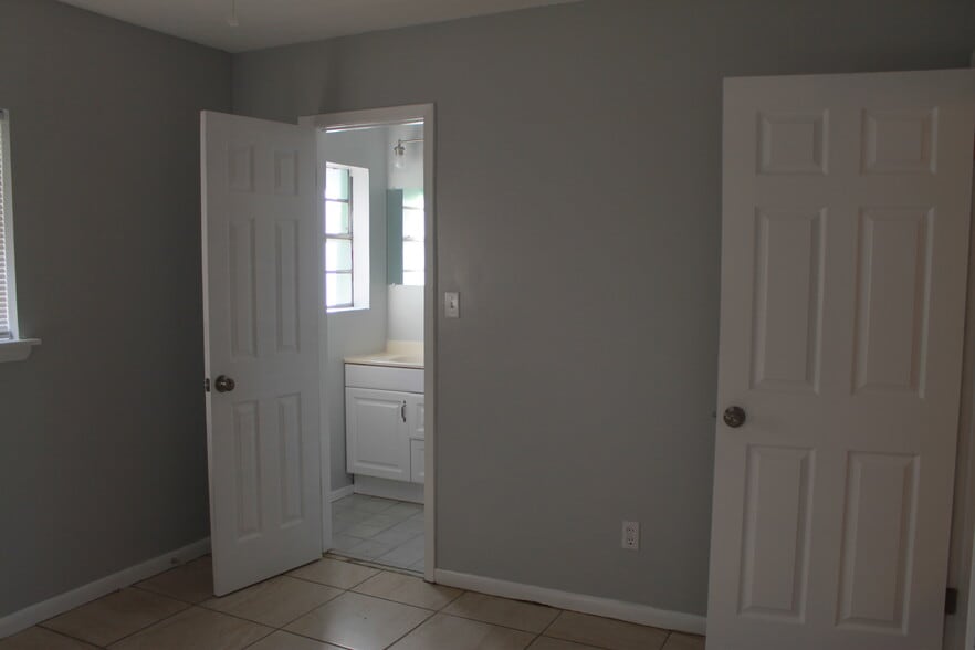 Building Photo - 849 Nantes Way