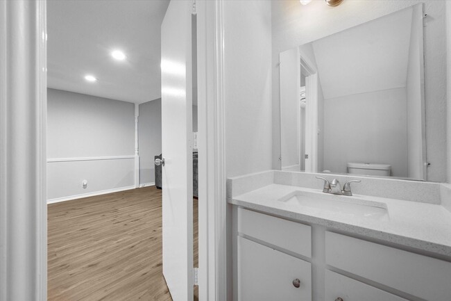 Downstairs Powder Room - 1095 Roaring Springs Rd