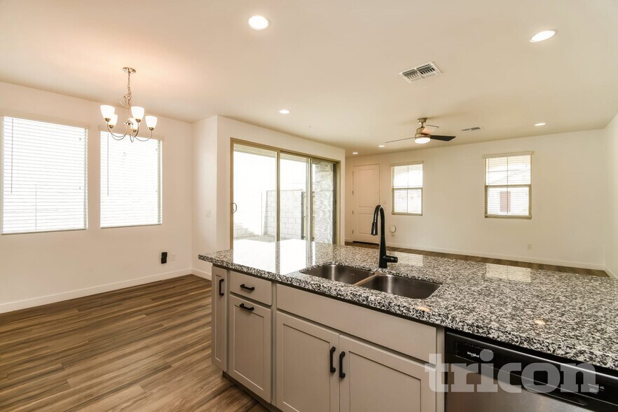 Building Photo - 9315 E Strobe Ave