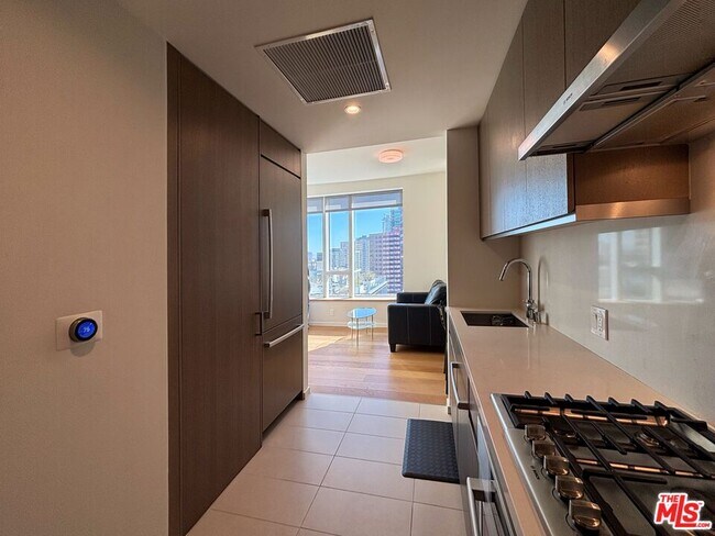 Building Photo - 889 Francisco St