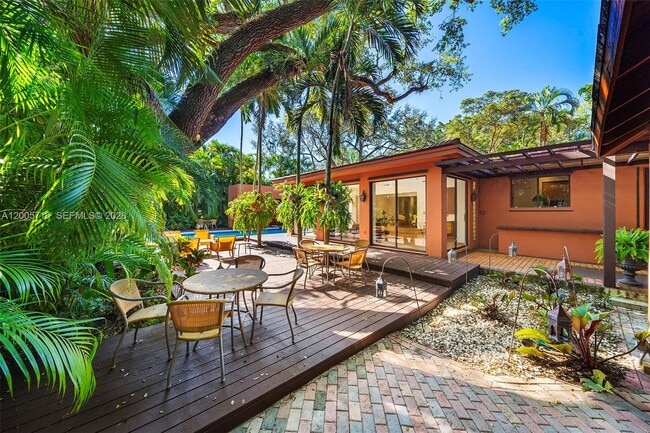 Building Photo - 5627 Granada Blvd