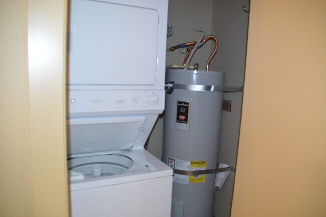 Building Photo - Amazing Capitol Hill Studio - GREAT DEAL!