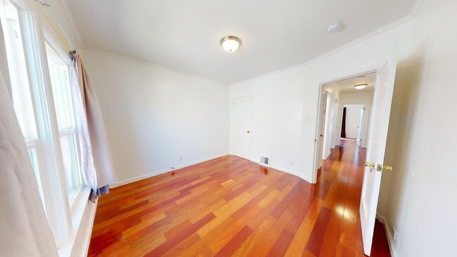 Building Photo - Charming Outer Sunset Single Family Home w...