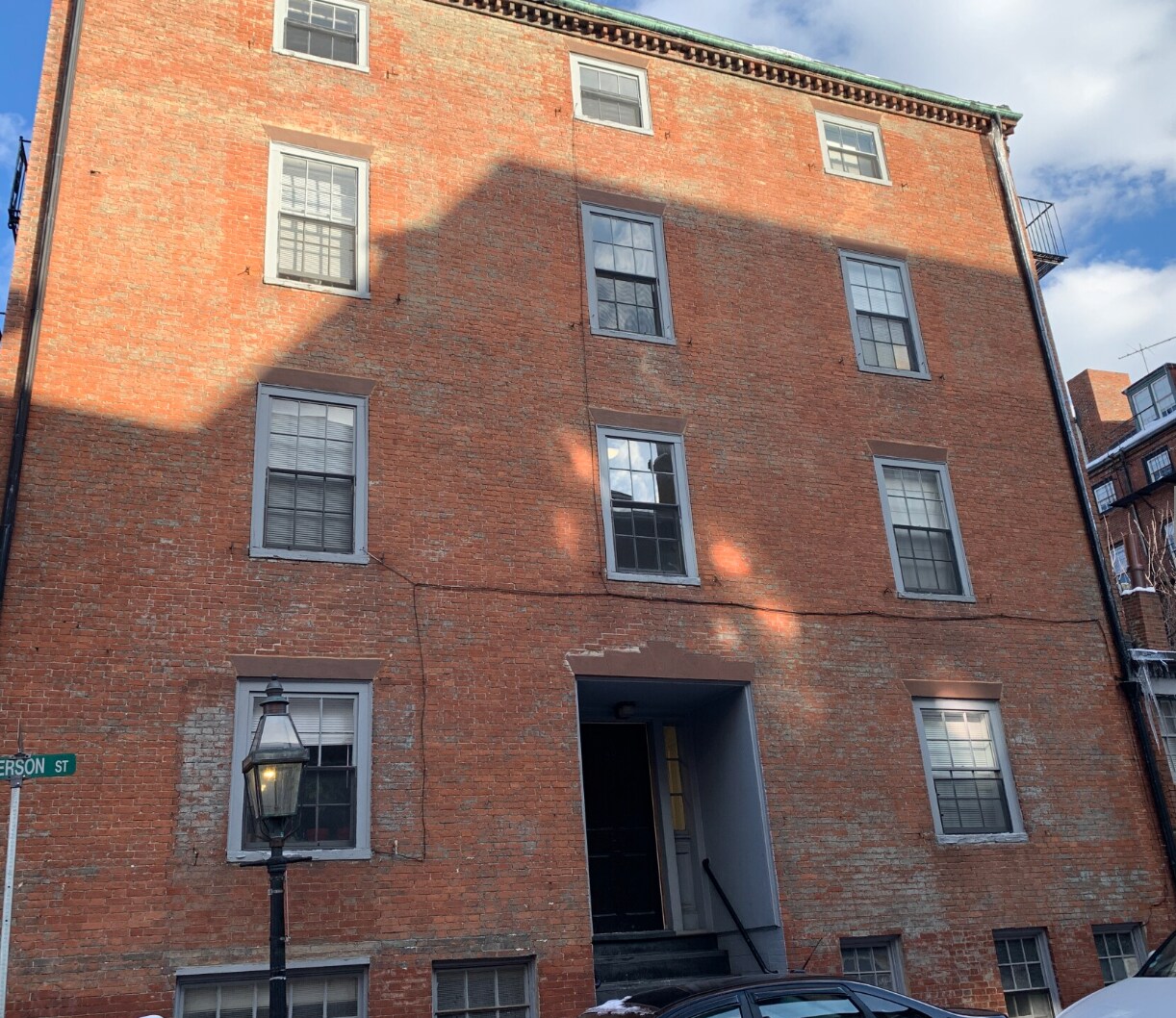 Building Photo - 32 Anderson St