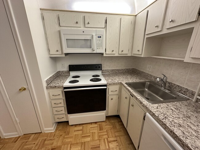 Building Photo - 22615 SW 66th Ave