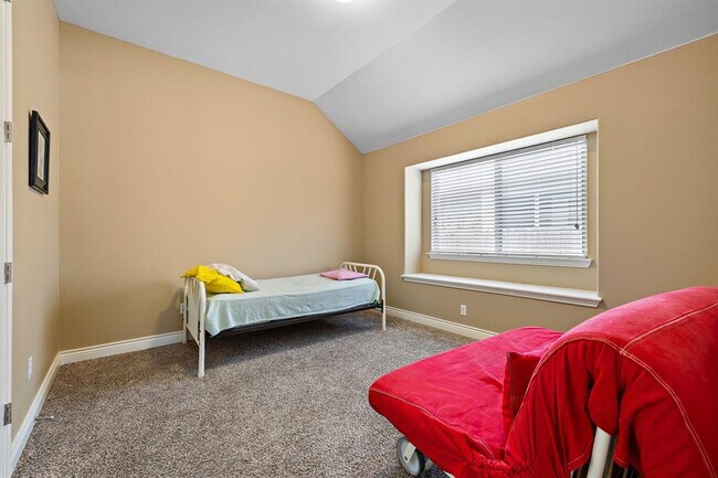 Building Photo - 163 Mount Ellen St