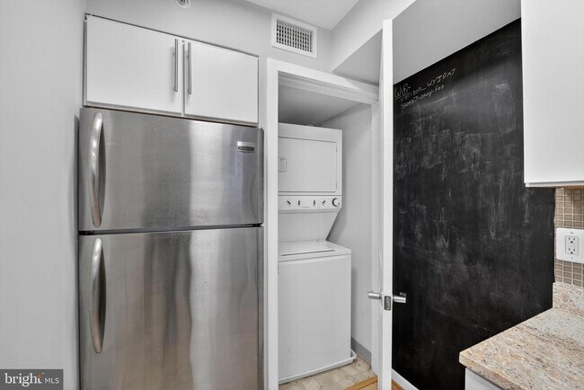 Building Photo - 420 16th St SE