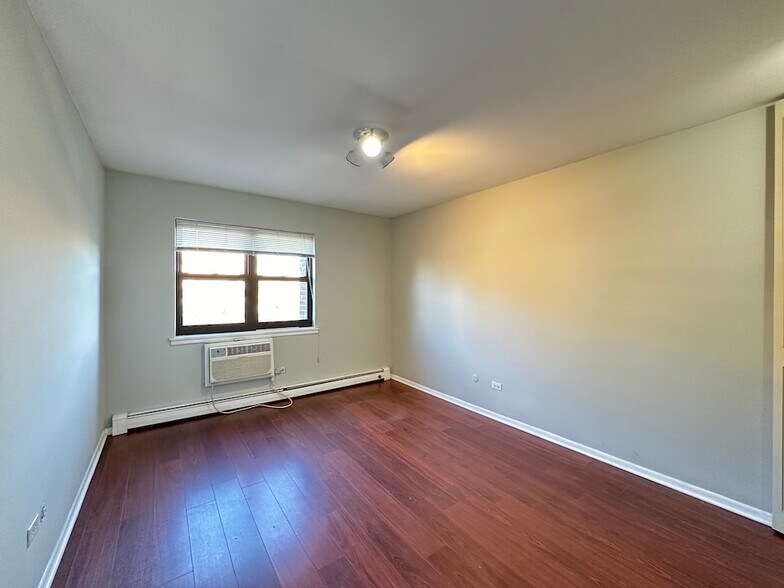 Building Photo - 432 Elm Pl
