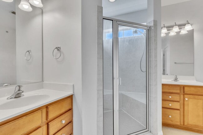 Building Photo - Spacious End Unit with Garage in Gated Com...