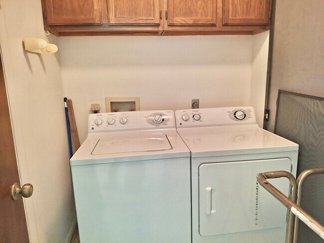 Building Photo - 2/2 in Silver Spring Shores 55+