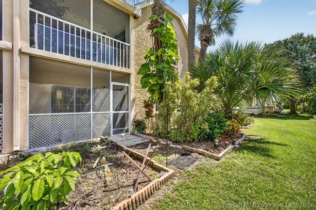 Building Photo - 1628 SE Green Acres Cir