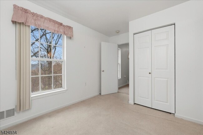 Building Photo - 5 Ajax Ct