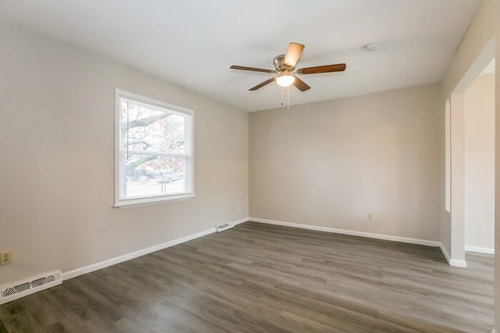 Building Photo - 9744 NW Overhill Dr