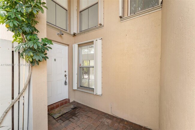 Building Photo - 1120 W Lake St