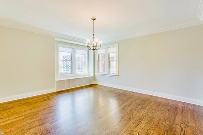 Building Photo - Exquisite 2-Bed, 2-Bath Luxury Condo in th...
