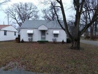 Building Photo - 3 bedroom