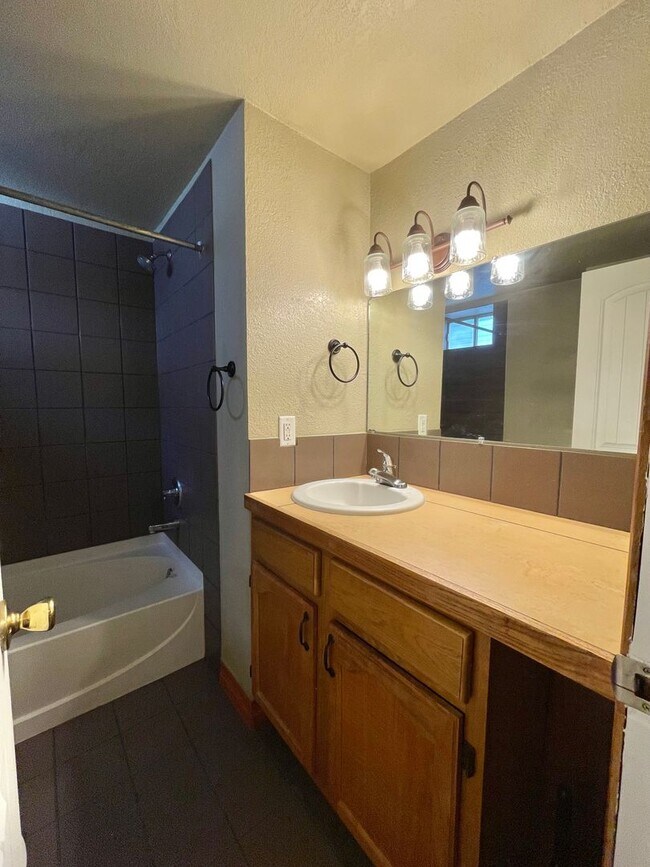 Building Photo - 1130 13th St