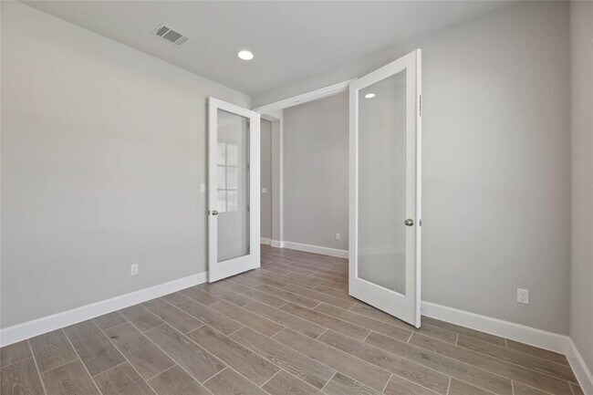 Building Photo - 104 Chinaberry Bnd