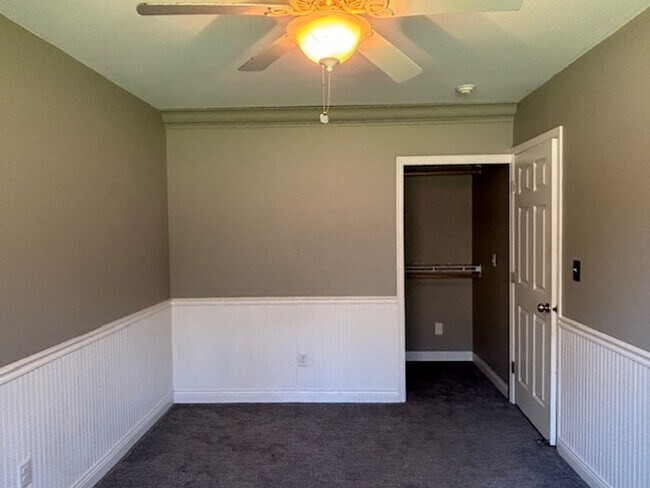Building Photo - Available NOW! Gorgeous 3BR/2 BA Unit in Hastings!