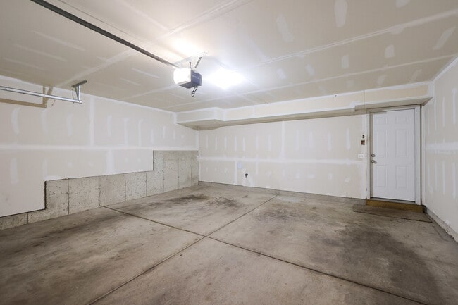 Building Photo - 64 Village Station Ln