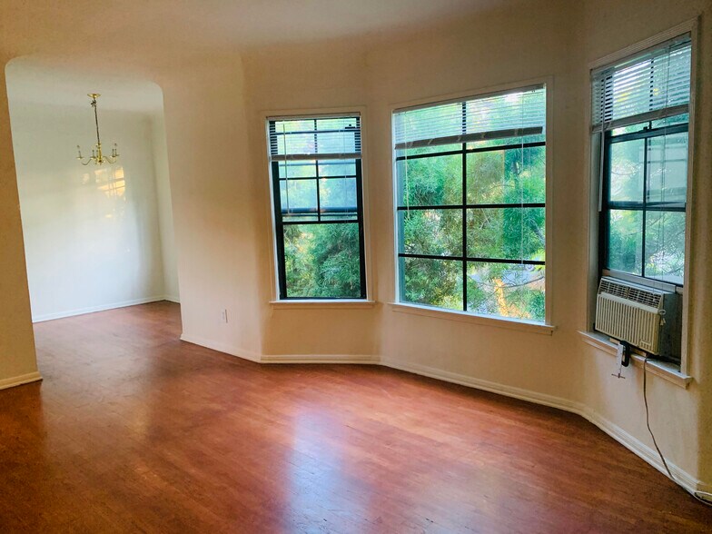 living room - 2624 1/2 S Sepulveda Blvd
