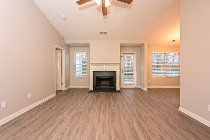 Building Photo - 127 Goldleaf Dr