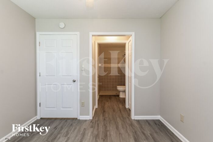Building Photo - 6747 Long Run Dr