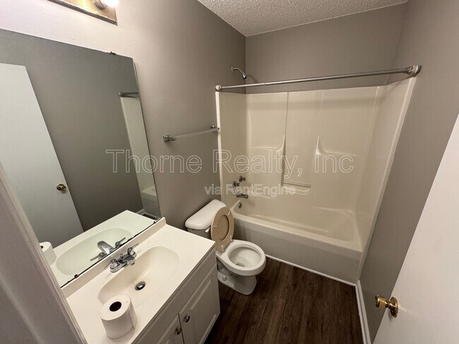 Building Photo - 2260 Sherwood Ave