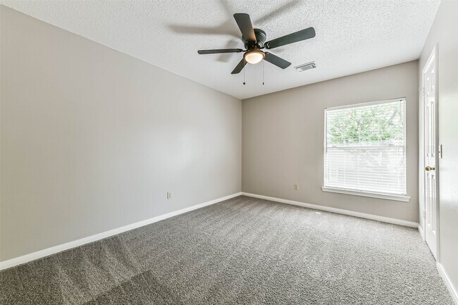 Building Photo - 2107 Bennigan St