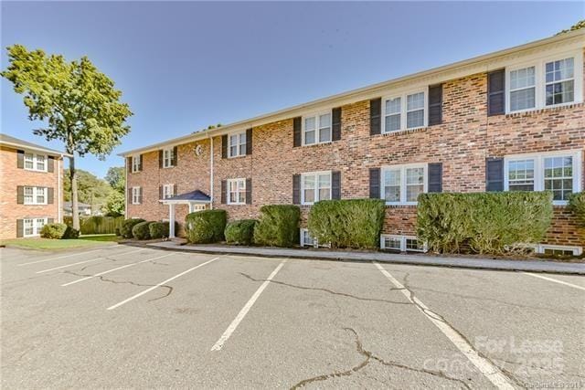 Building Photo - 910 McAlway Rd