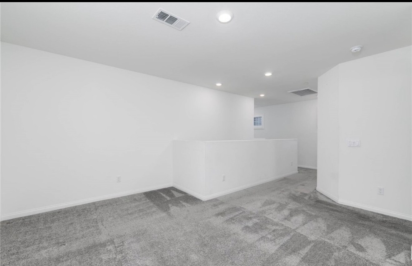 Building Photo - 7453 Jersey St