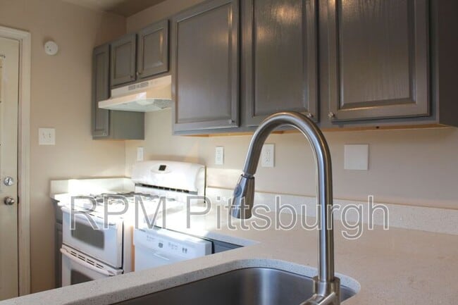 Building Photo - 753 Jefferson Rd