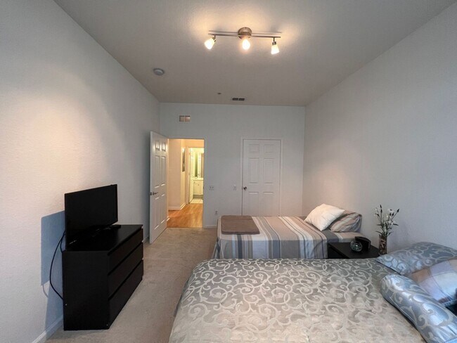 Building Photo - FURNISHED APARTMENT IN THE METROWEST AREA!